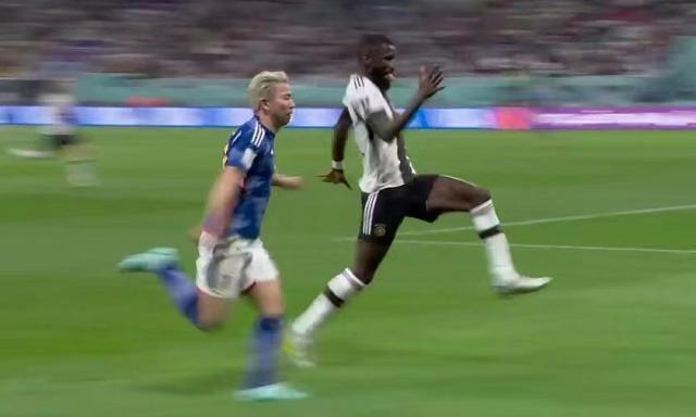 狗子28平台入口-名宿批“吕迪格跑”：没规矩且自大，不尊重对手